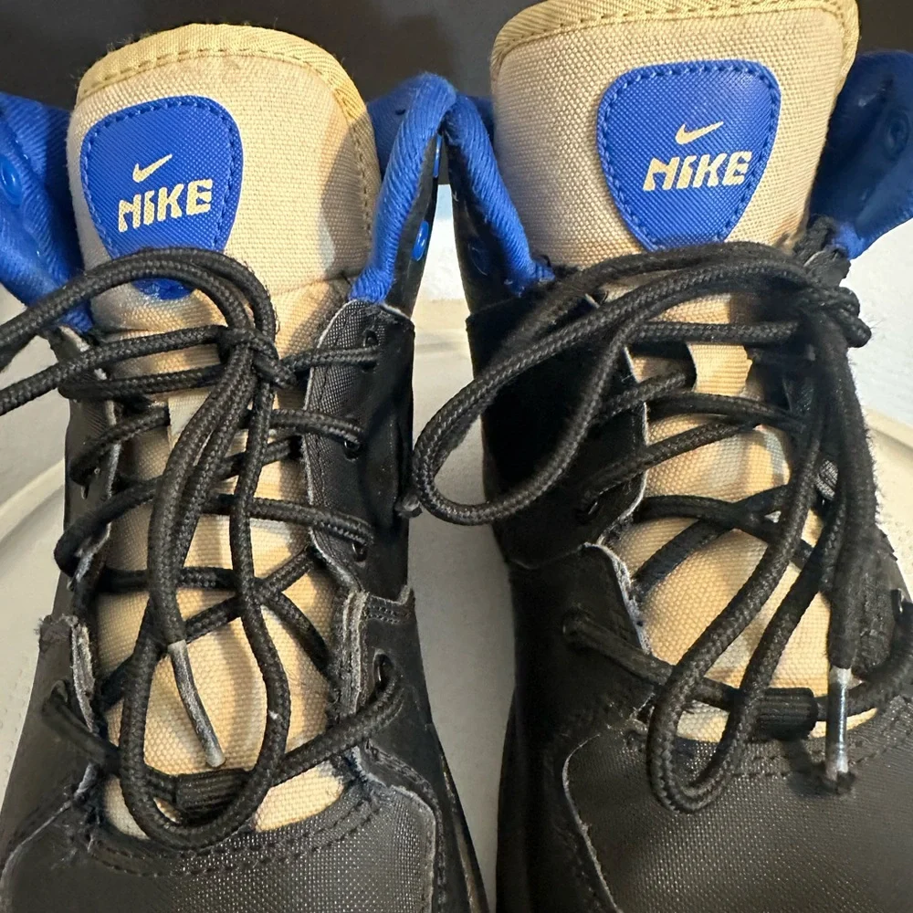 Nike Manoa Sneakers Boots